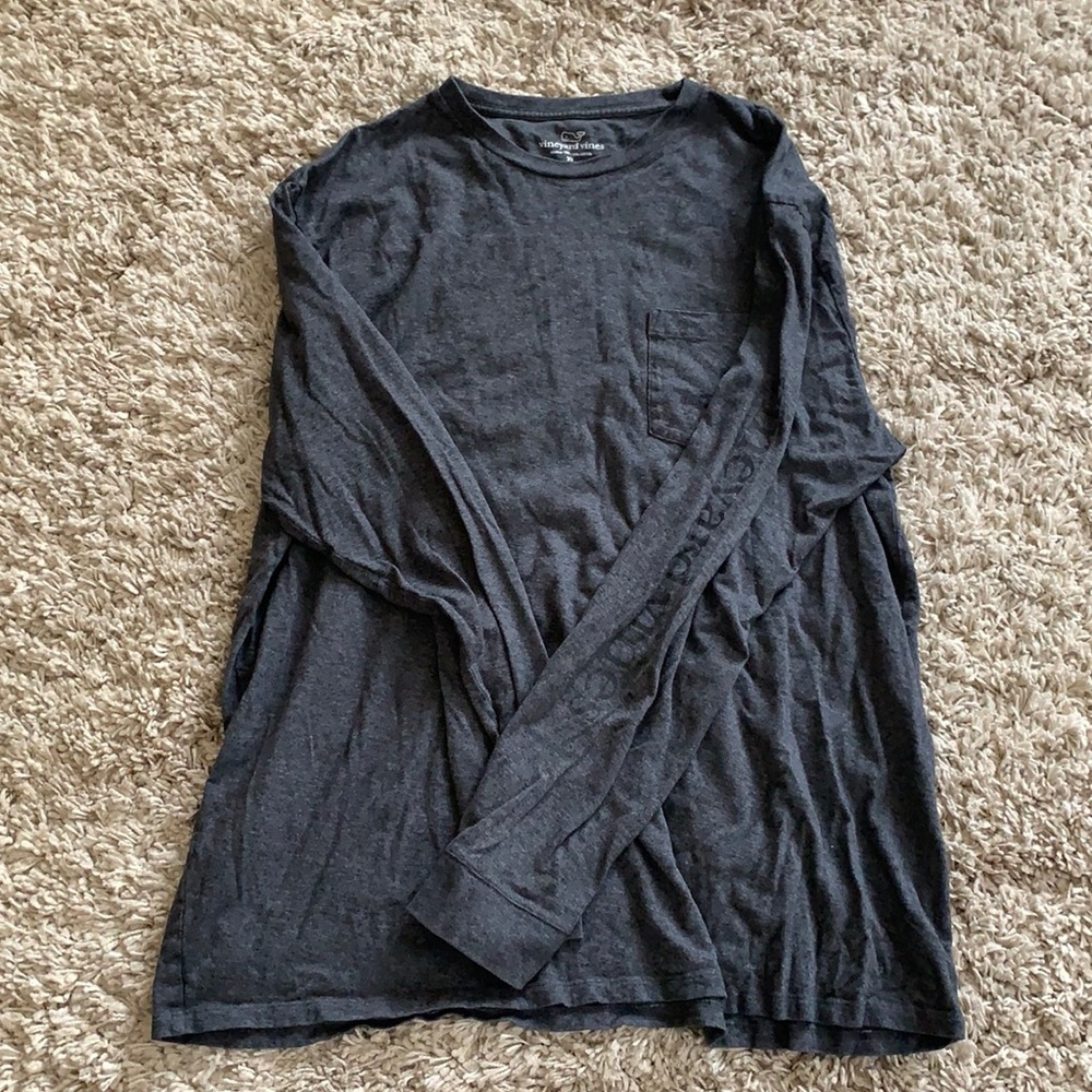 Vineyard vines gray long sleeved t shirt